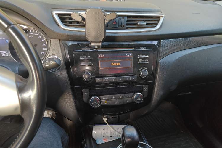 Used Nissan X-Trail 2014 2.5L CVT Leading Edition 4WD
