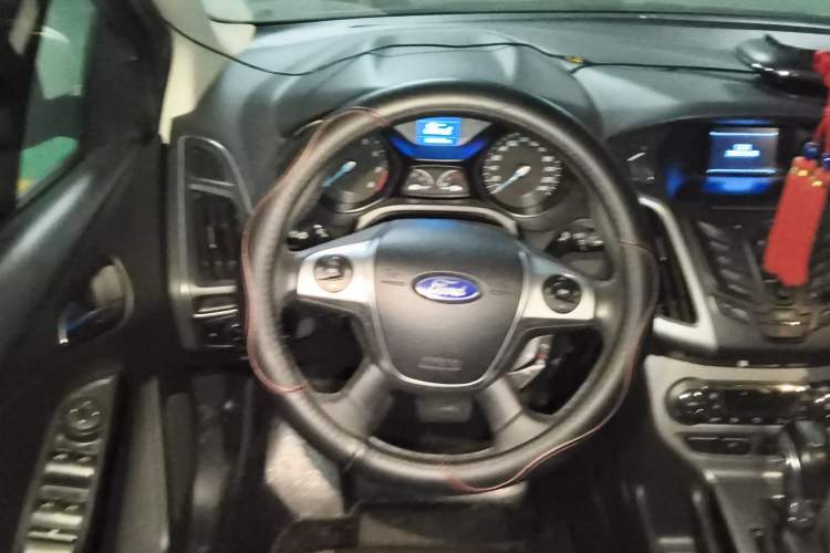 Used Ford Focus 2012 Sedan 1.6L Automatic Fashion Edition
