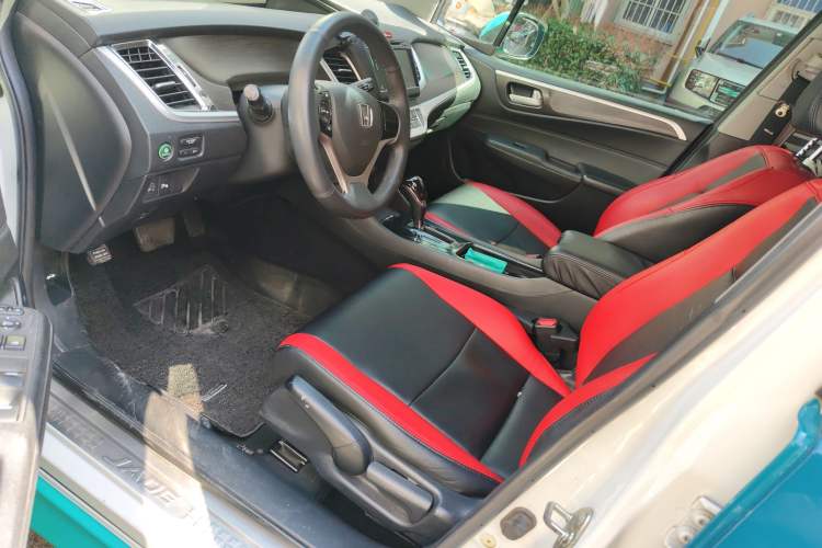 Used Honda Jade 2013 1.8L automatic Comfort version 5 seats
