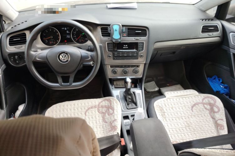 Used Volkswagen Golf 2016 1.6L Automatic Fashion Model Center Console