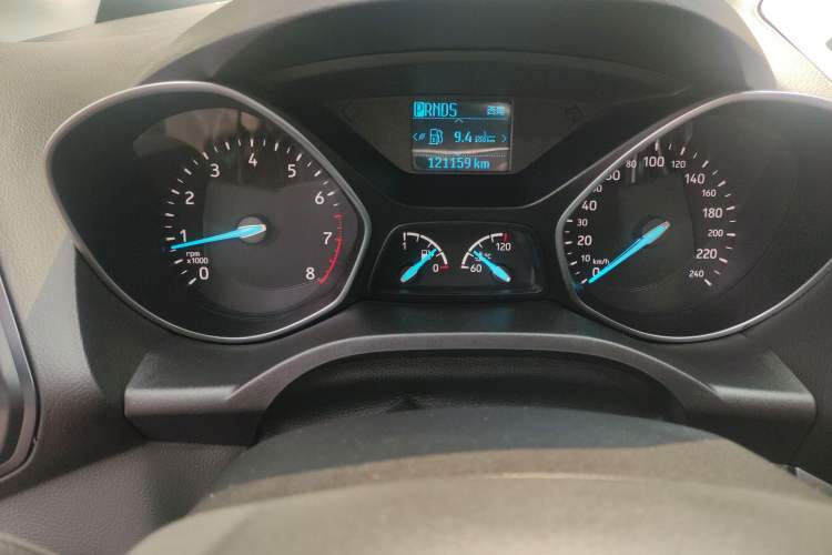 Used Ford Kuga 2017 EcoBoost 180 Two-Wheel-Drive Platinum Edition Odometer Close Up