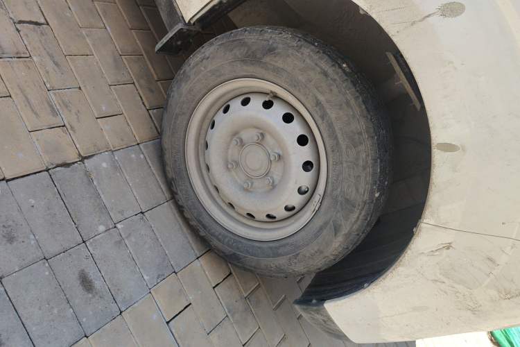 Used Ruichi EC75 2024 Pioneer Model I 50.38 kWh Right Front Wheel Hub