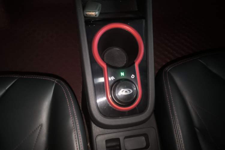 Used Chery QQ Little Ant 2022 Restyled Version Sweet Pink Edition Half-Sugar Version 30.6 kWh 30 kW 301 km Gear Lever