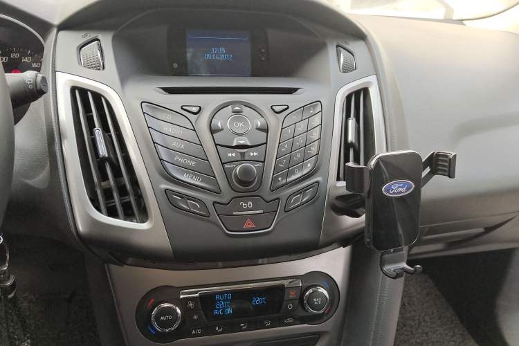 Used Ford Focus 2012 Hatchback 1.6L Manual Fashion Edition
