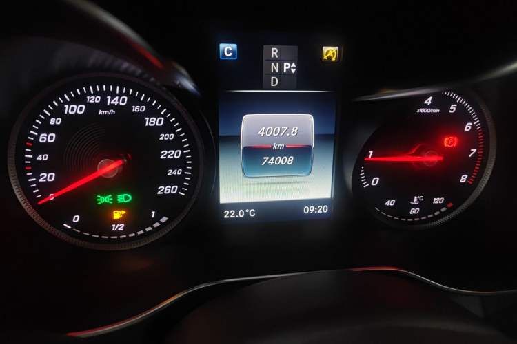 Used Mercedes-Benz GLC 2018 Facelift GLC 260 4MATIC Luxury Edition
