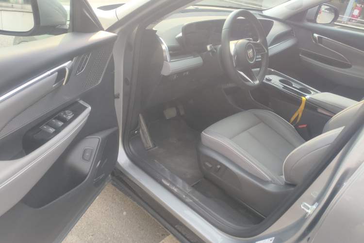 Used Buick E5 2025 Model 620KM Prestige Edition