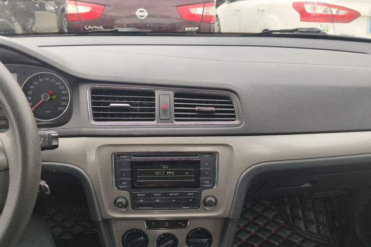 Used Volkswagen Lavida 2013 Revised Version 1.4 TSI DSG Comfort Edition Audio And AC Panel