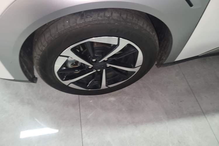 Used AION Y 2023 Plus 510 Smart Edition Left Front Wheel Hub