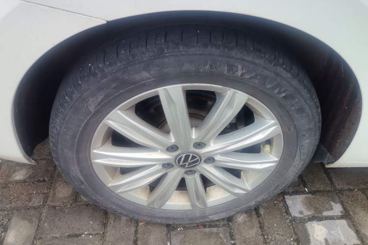 Used Volkswagen Touran 2021 Touran L 280TSI DSG Comfort Edition 7 Seats Right Rear Wheel Hub