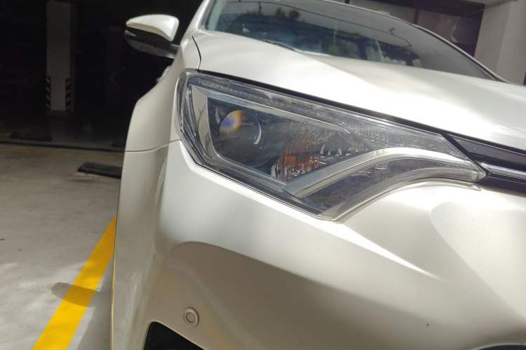 Used Toyota RAV4 2016 2.0L CVT Two-Wheel Drive Fashion Edition China V Standard

