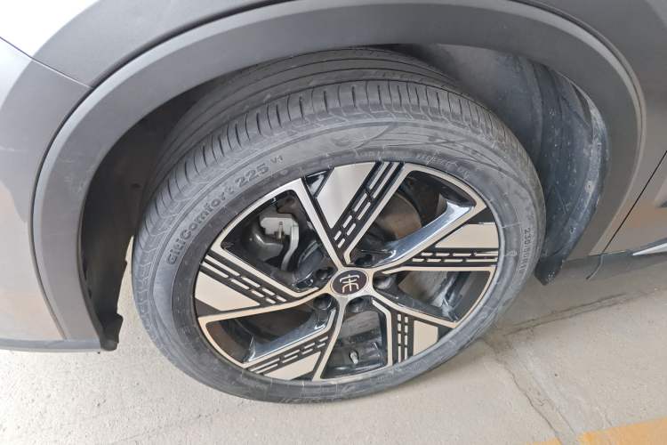 Used BYD Song Pro New Energy 2023 Champion Edition DM-i 110KM Beyond Model Left Front Wheel Hub