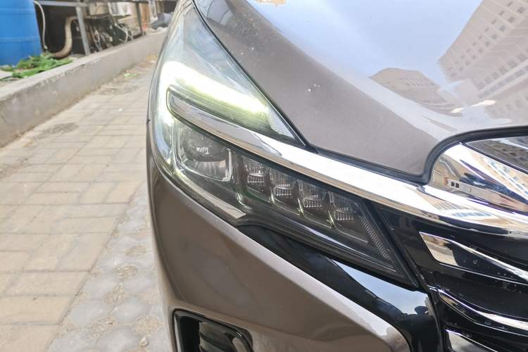 Used Buick GL8 2022 Land Cruiser Executive Class 652T Comfort Model Right Front Headlight