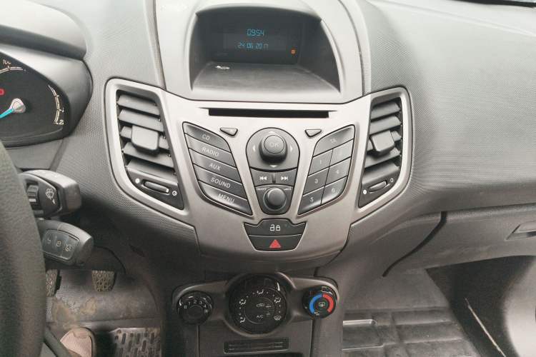Used Ford Fiesta 2013 Hatchback 1.5L Manual Fashion Edition Audio And AC Panel