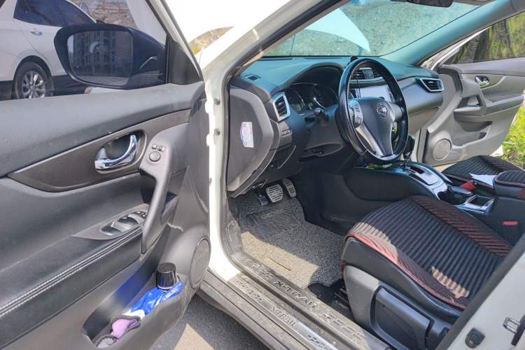 Used Nissan X-Trail 2014 2.0L CVT Comfort Edition 2WD Driver Seat