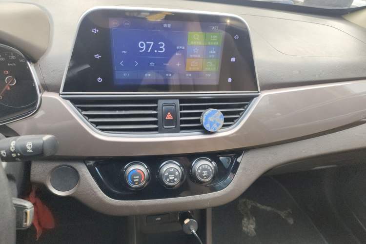 Used Baojun 310W 2017 1.5L Manual Fashion Model China V Audio And AC Panel