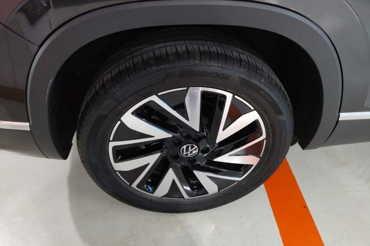 Used Volkswagen Tayron 2024 300TSI Two-Wheel-Drive Luxury Plus Advanced Version Right Rear Wheel Hub