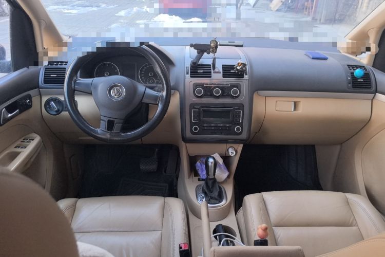 Used Volkswagen Touran 2011 1.4T DSG Zhiya Edition 5 Seats Center Console