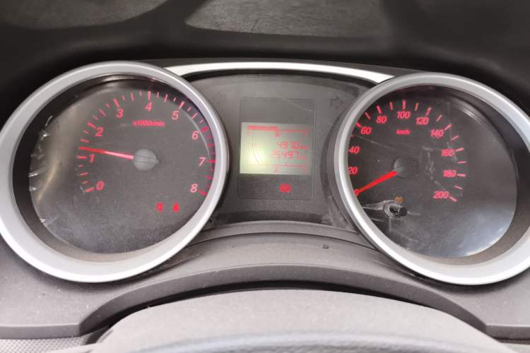 Used Wuling Hongguang 2021 1.5L S Standard Version LAR Odometer Close Up