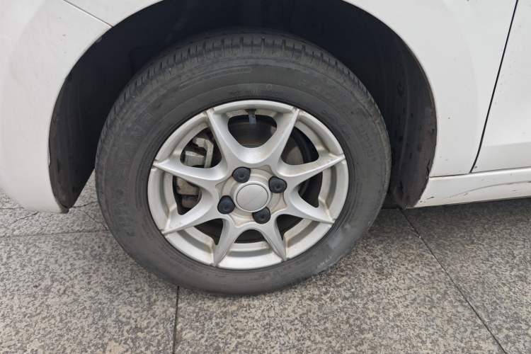 Used Roewe Clever 2022 311km QiQi BoBo Edition Left Front Wheel Hub