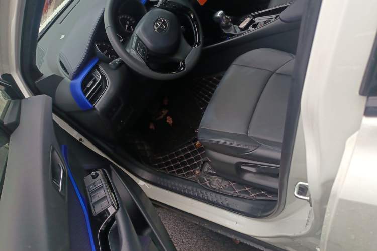 Used Toyota IZOA 2018 2.0L Yichi Edition China V Standard