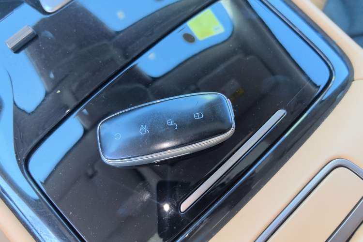 Used Denza D9 2022 DM-i 970 Four-Wheel Drive Prestige Model Vehicle Key