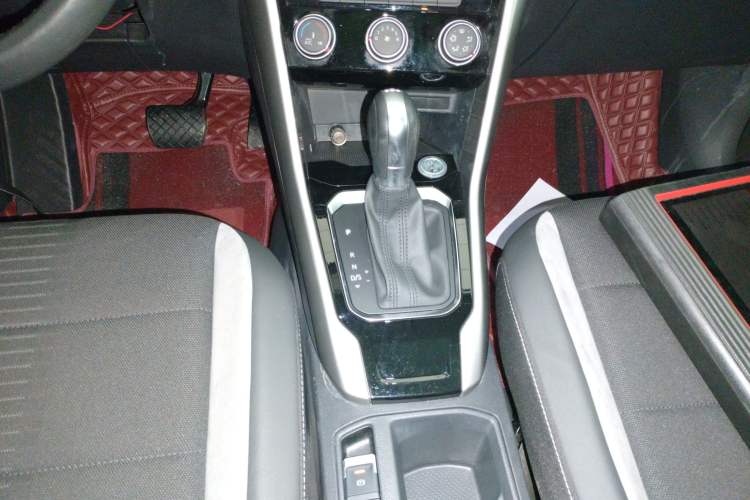 Used Volkswagen T-ROC 2019 230TSI DSG Two-Wheel-Drive Advanced Version China VI Standard
