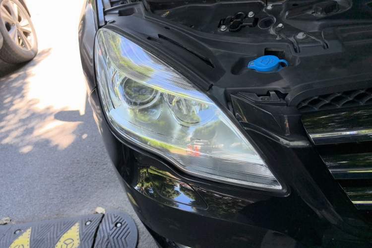 Used Mercedes-Benz R-Class 2015 R 320 4MATIC Luxury Model Right Front Headlight