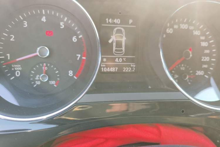 Used Volkswagen Sagitar 2015 230TSI Automatic Luxury Model Odometer Close Up