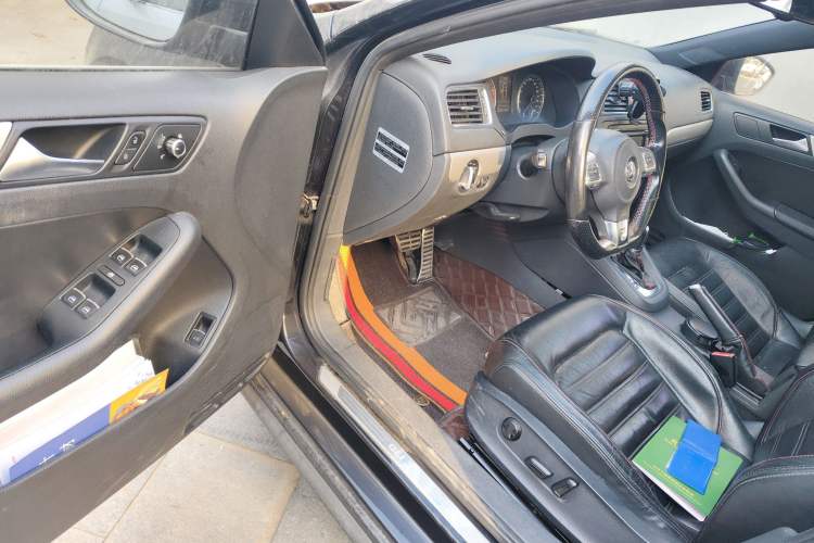 Used Volkswagen Sagitar 2013 2.0 TSI GLI Driver Seat