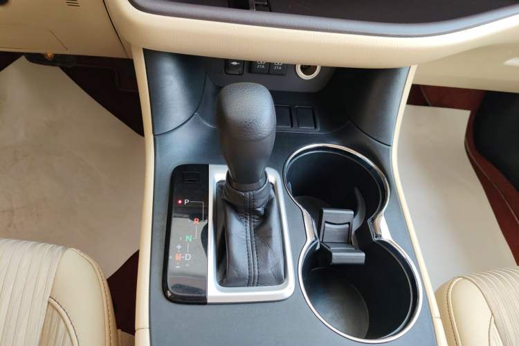 Used Toyota Highlander 2018 2.0T Two-Wheel Drive Elite Edition 7 Seats China VI Standard Gear Lever