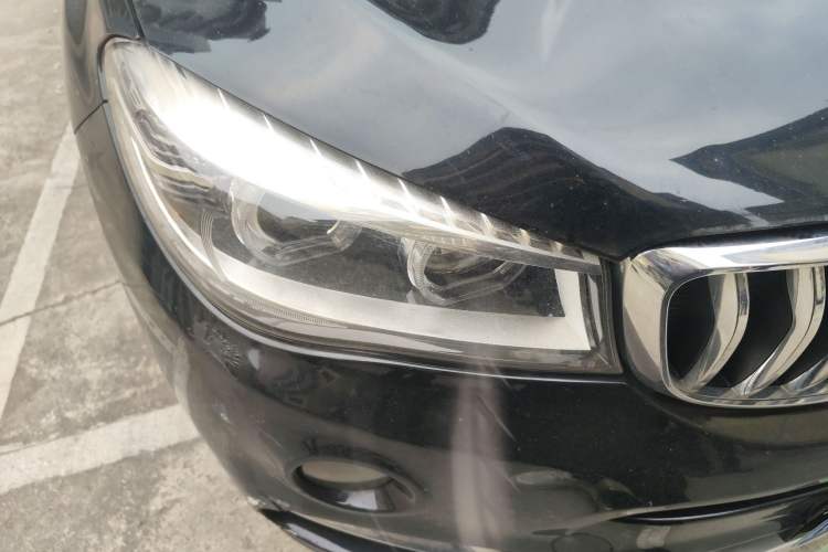 Used SWM X7 2016 1.5T Manual Luxury Edition 7 Seats Right Front Headlight