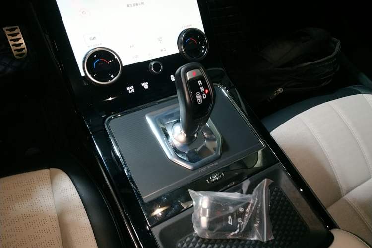 Used Land Rover Range Evoque 2021 Range Rover Velar L 249PS R-Dynamic First Edition Gear Lever