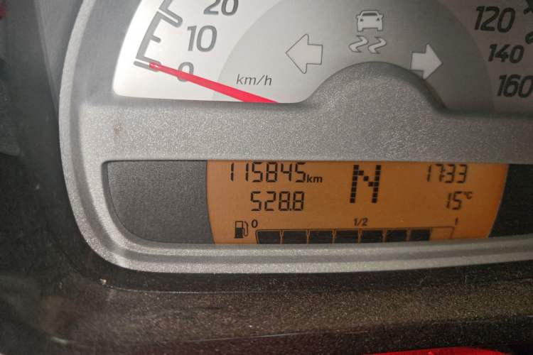 Used smart fortwo 2012 1.0 MHD Hardtop Standard Edition Odometer Close Up