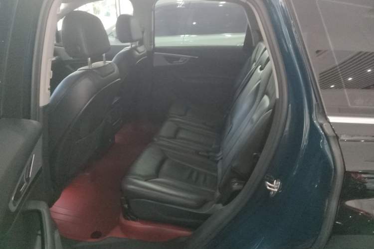 Used Audi Q7 2018 40 TFSI Comfort Model Left Rear Seat