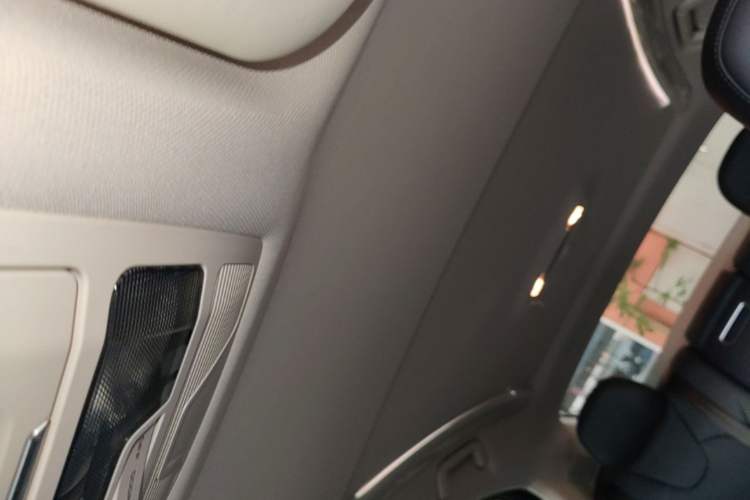 Used Hongqi E-QM5 2022 431 km Charge & Enjoy Edition