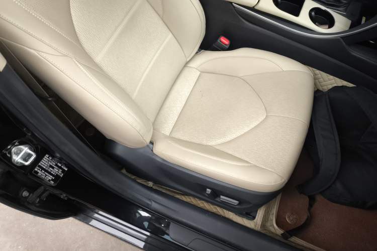 Used Toyota Avalon 2019 2.0L Luxury Edition China VI Standard