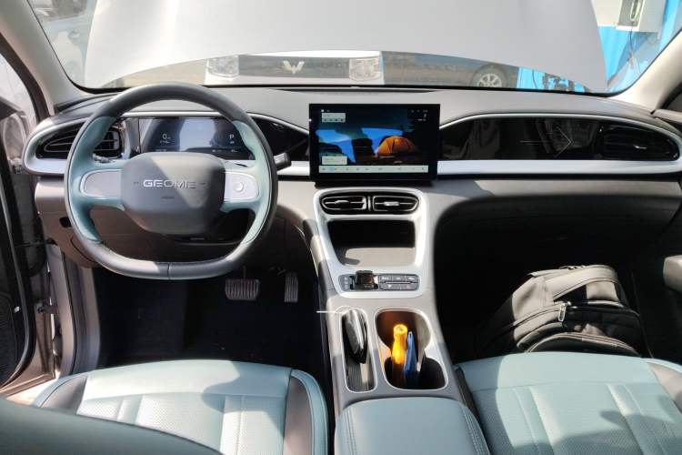 Used Geely Galaxy Geome 2025 310km Youth Edition Center Console