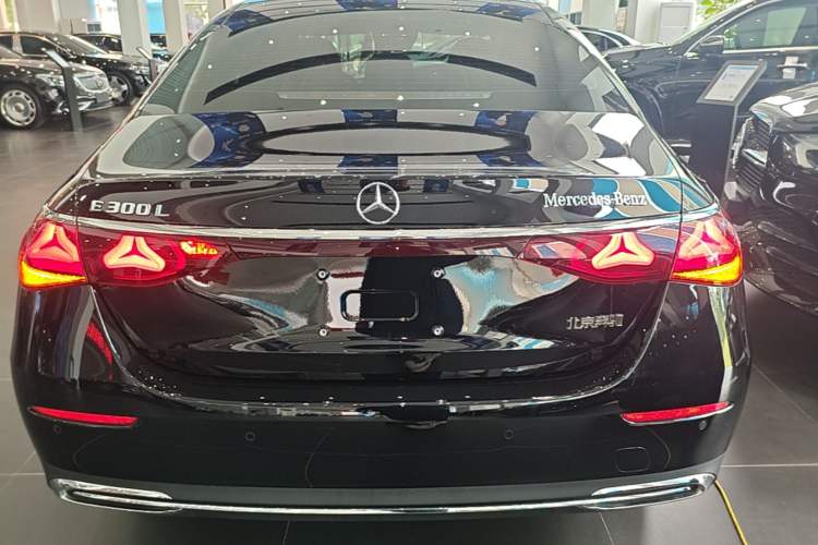 Used Mercedes-Benz E-Class 2025 Facelift E 300 L Fashion Edition
