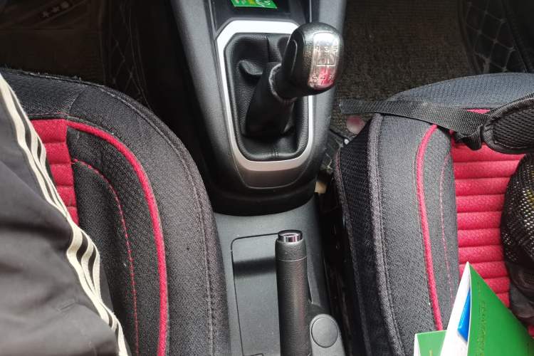 Used Citroen Elysee 2015 Zhishang Edition 1.6L Manual Fashion Model Gear Lever