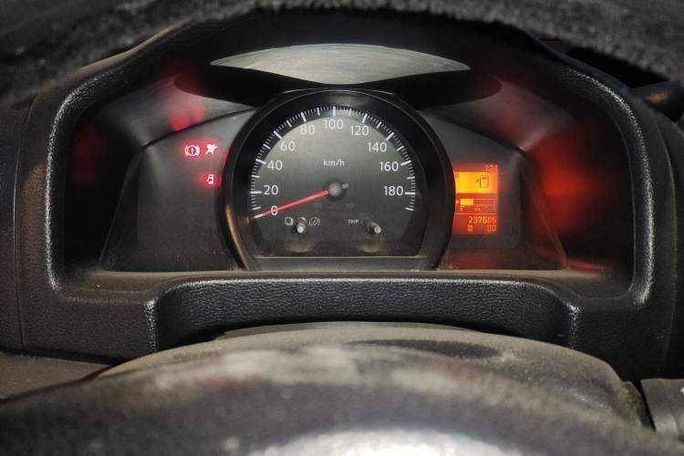 Used Nissan NV200 2011 1.6L 232 Seats Zunya Trim
