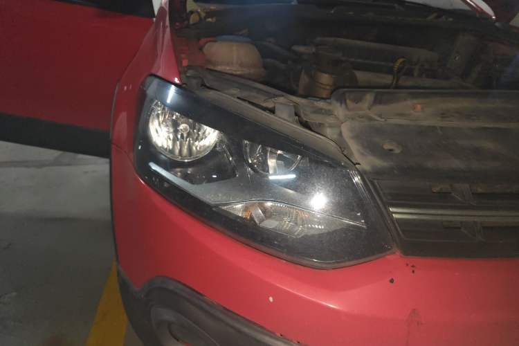 Used Volkswagen Polo 2012 1.6L Cross Polo Automatic Transmission Right Front Headlight