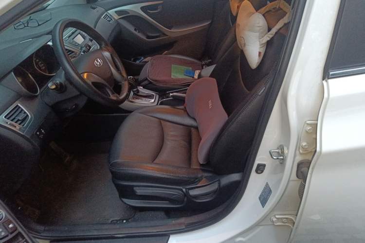 Used Hyundai Elantra (5th Generation / Langdong) 2016 1.6L Automatic Smart Version