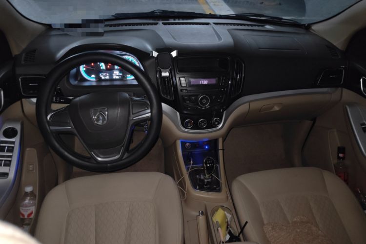 Used Baojun 730 2014 1.5L manual standard trim 7 seats