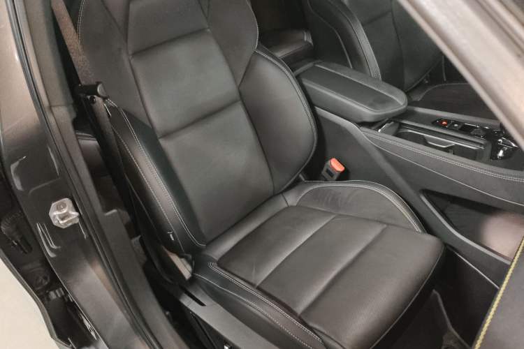 Used Lynk & Co 03 2023 2.0TD DCT JingPro Right Front Seat