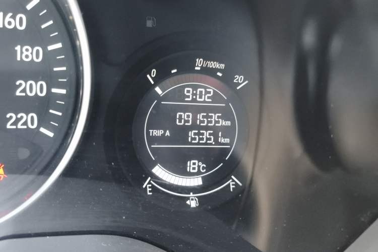 Used Honda Vezel 2017 1.8L CVT Front-Wheel Drive Pioneer Edition Odometer Close Up