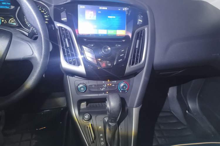 Used Ford Focus 2015 Hatchback 1.6L Automatic Comfort Model Audio And AC Panel