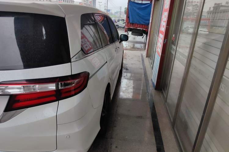 Used Honda Odyssey 2015 Revised Version 2.4L Supreme Edition