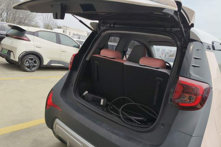 Used Chery QQ Little Ant 2022 Revised Version Sweet Pink Edition Half-Sugar Version Lithium Iron Phosphate 30.7 kWh 30 kW 301 km