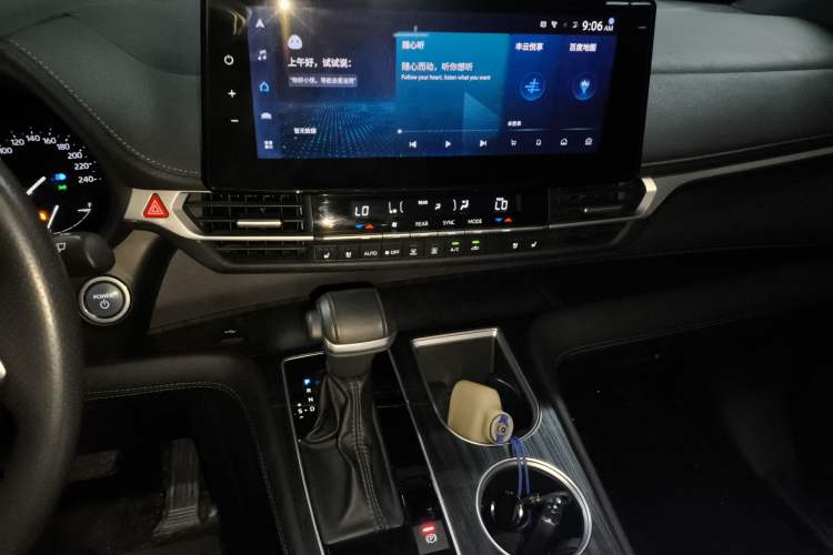 Used Toyota SIENNA 2023 2.5L Hybrid Deluxe Edition