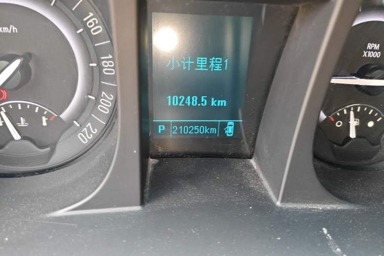 Used Buick GL8 2017 25S Luxury Version China V Standard Odometer Close Up